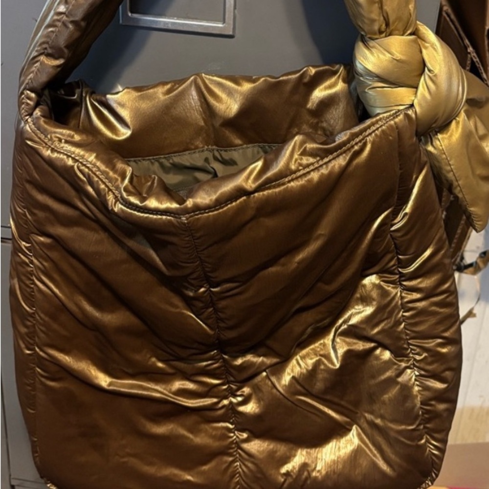 Caraa Sport Tote in Gold EUC 13”W X 13” H Puffer